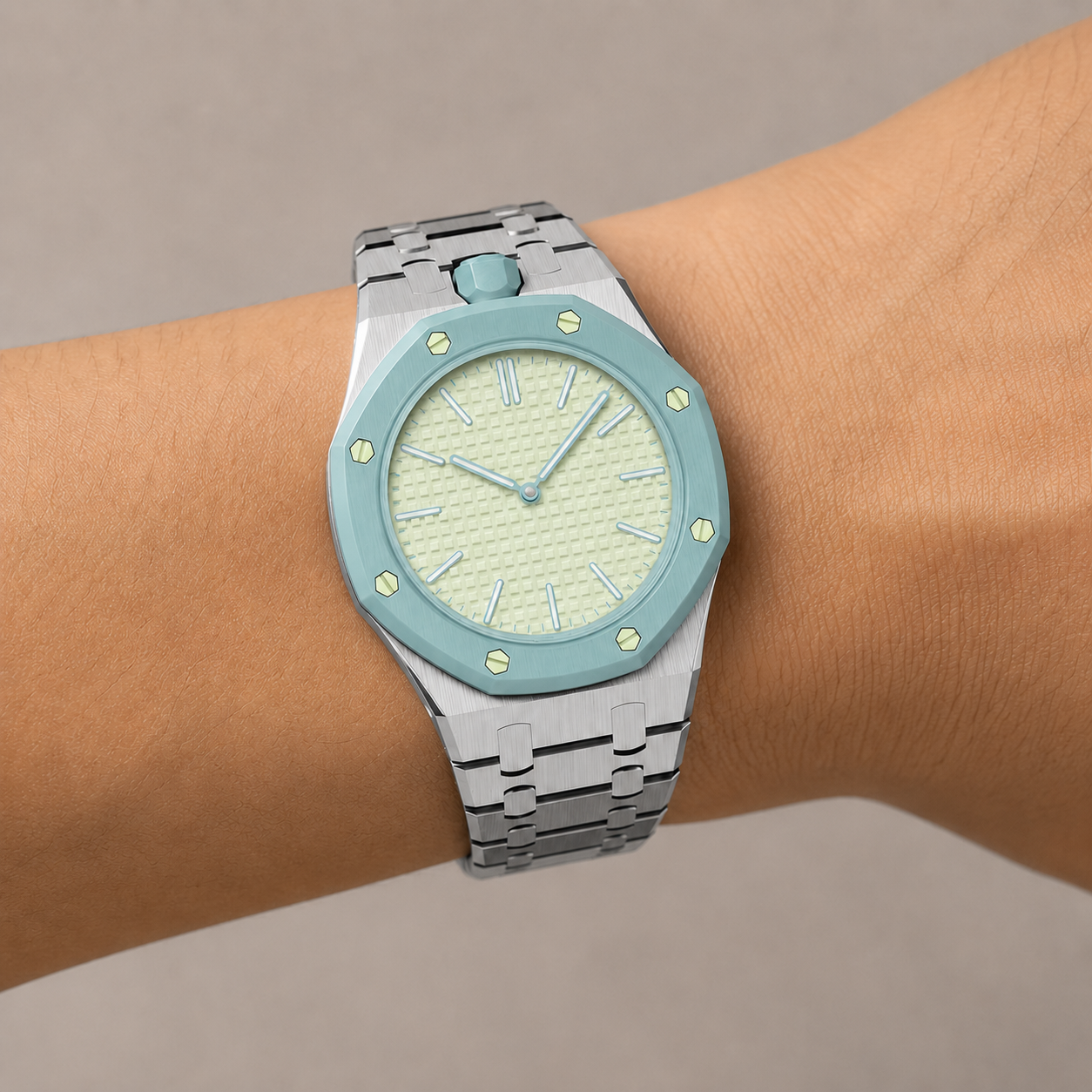 Wristform Classic Royal Pop Case - Black Bracelet, 12 O'Clock Crown